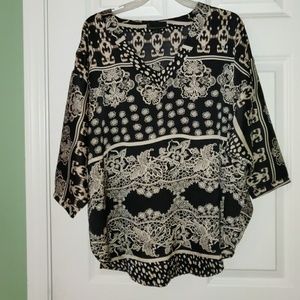 i Jeans by Buffalo Black Pattern V-Neck Top